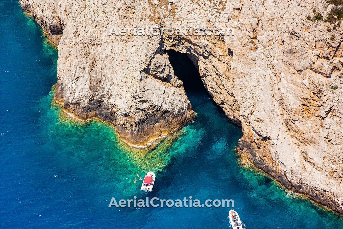 Ostrov Biševo • Letecké fotky Chorvatska